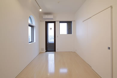 ケヤキを望む北側開口